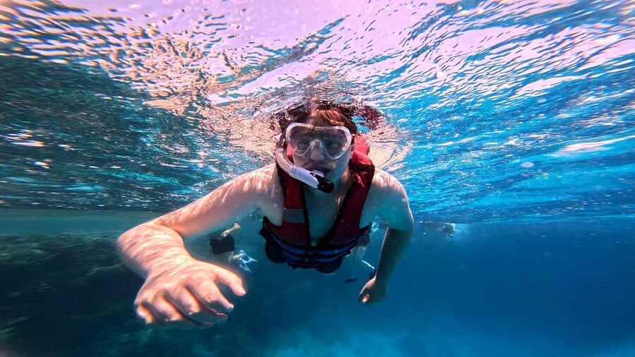 Hurghada: Dolphin Watching Boat Tour with Snorkeling & Lunch - Searching for dolphins in the Red Sea