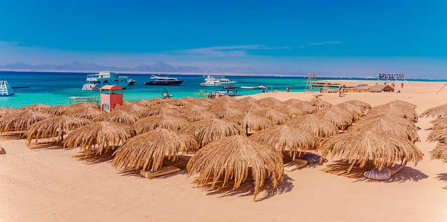 Hurghada: Hula Hula Island Boat Trip with Snorkeling & Lunch - What the Crew Adds to the Day