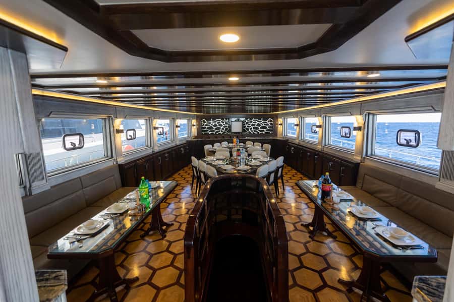 Hurghada: Royal Luxury VIP Cruise to Orange Bay with Lunch - The boat, crew, and service