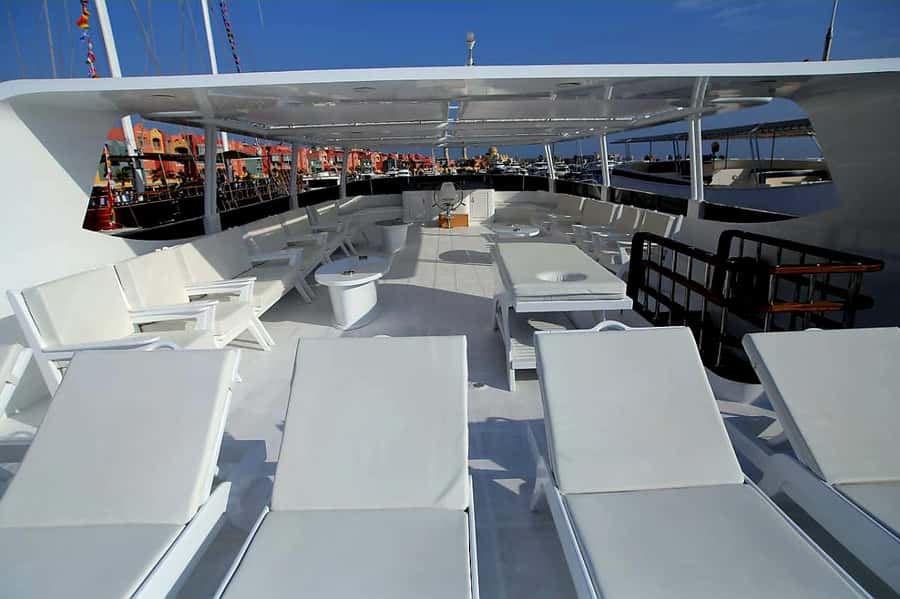 Hurghada: Royal Luxury VIP Cruise to Orange Bay with Lunch - How long the day really feels