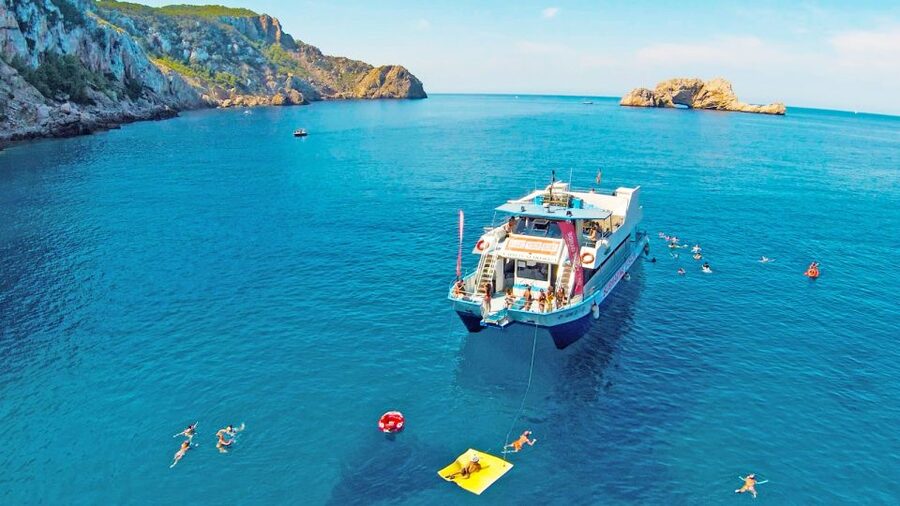 Ibiza: Cala Salada & North Cruise with Drinks & Snorkeling - Cruising north toward Ses Margalides