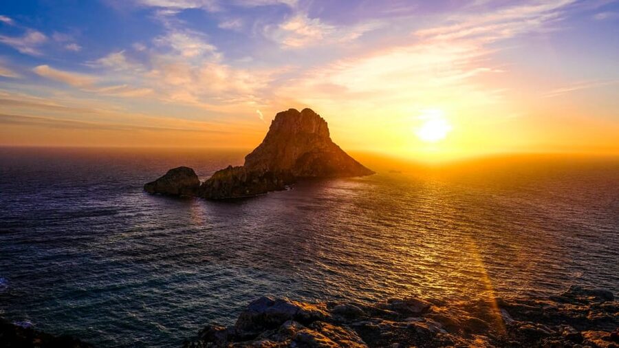 Ibiza: Midday or Sunset Sailing with Snacks and Open Bar - Choosing morning, midday, or sunset