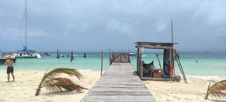 Isla Mujeres: Catamaran with Open Bar, Snorkeling and Lunch - Two hours to explore Isla Mujeres