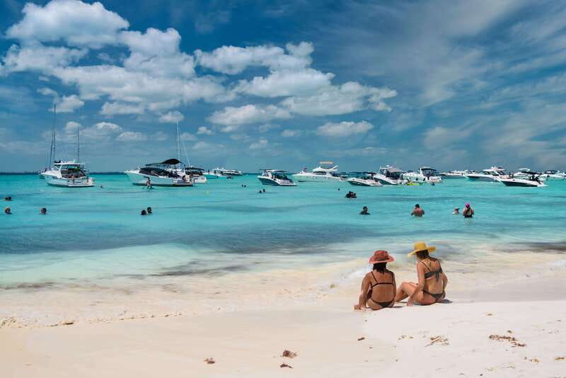 Isla Mujeres: Catamaran with Open Bar, Snorkeling and Lunch - The return sail and the party mood