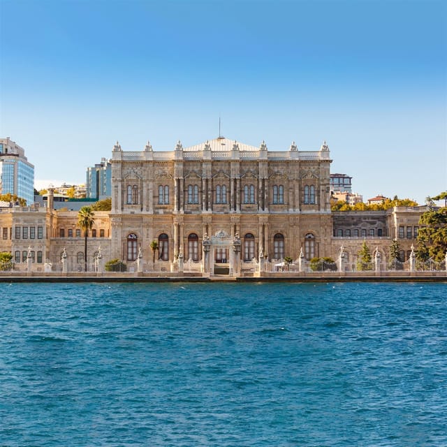 Istanbul: Bosphorus Cruise from Europe or Asia & Audio Guide - Food, drinks, and what to bring