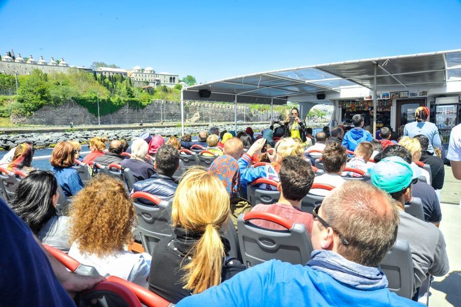 Istanbul: Bosphorus Cruise w/Audio Guide and Sunset Option - Optional photos and other extras