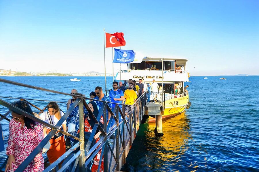 Istanbul: Bosphorus Cruise w/Audio Guide and Sunset Option - Finding the meeting point near Hagia Sophia