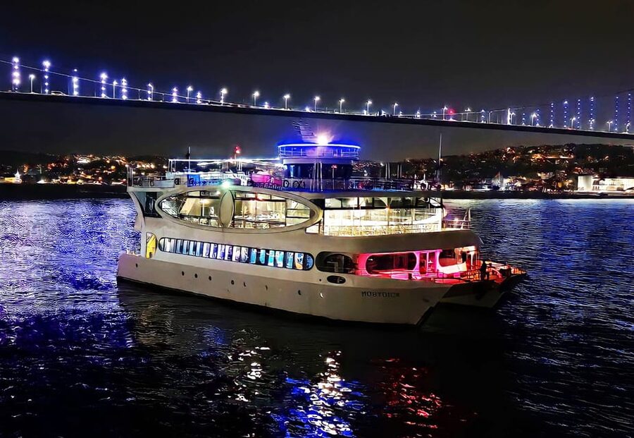 Istanbul: Bosphorus Cruise with Dinner Show - What this Bosphorus evening is really about
