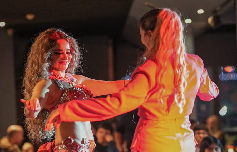 Istanbul: Bosphorus Cruise with Dinner Show - Dinner, drinks, and the private table