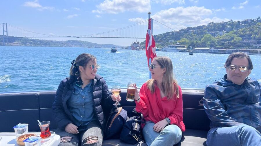 Istanbul: Bosphorus Cruise with Stopover on the Asian Side - Rumeli Fortress and the second bridge