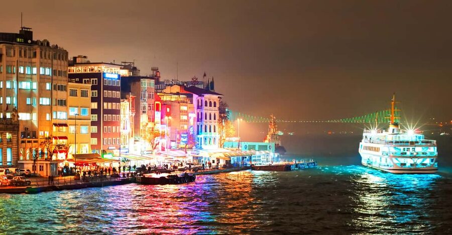 Istanbul: Bosphorus Dinner Cruise Incl. Drinks with Transfer - Dinner, drinks, and what to expect at the table