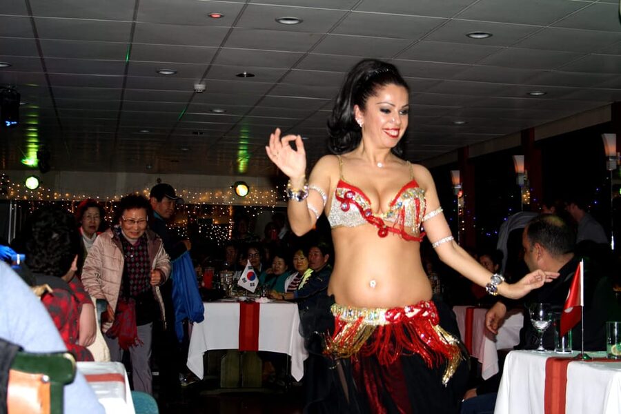 Istanbul: Bosphorus Dinner Cruise Incl. Drinks with Transfer - Turkish dancing, music, and the floating party