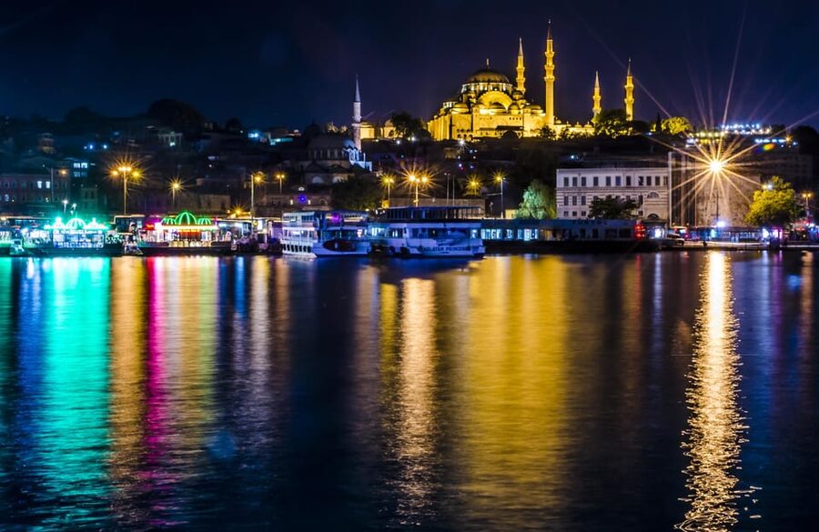 Istanbul: Bosphorus Dinner Cruise Incl. Drinks with Transfer - Practical advice for a smoother evening