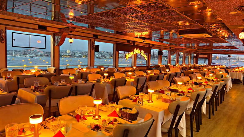 Istanbul: Bosphorus Dinner Cruise & Show with Private Table - Why This Cruise Works for a First Istanbul Evening
