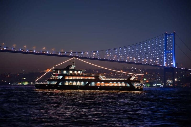 Istanbul: Bosphorus Dinner Cruise & Turkish Night Show - Why the Bosphorus works so well after dark