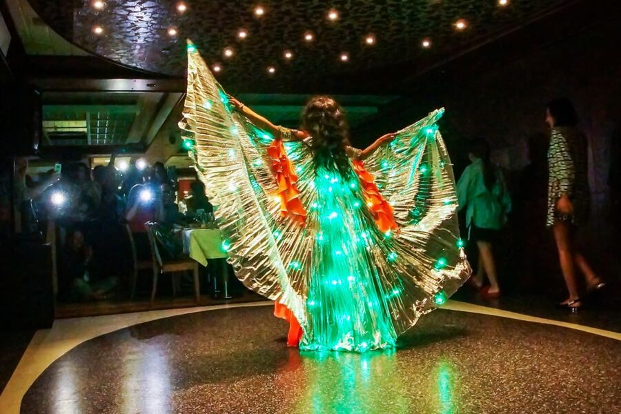 Istanbul: Bosphorus Dinner Cruise w/ Drinks & Entertainment - Dinner, Drinks, and Table Arrangements