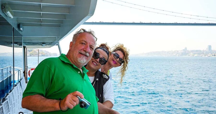 Istanbul: Bosphorus & Golden Horn Cruise Daytime or Sunset - Choosing daylight or sunset