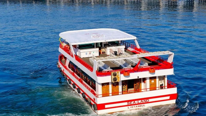 Istanbul: Bosphorus Sightseeing Cruise Tour with Audio Guide - The Asian shore: Anadolu Hisarı to Beylerbeyi Palace