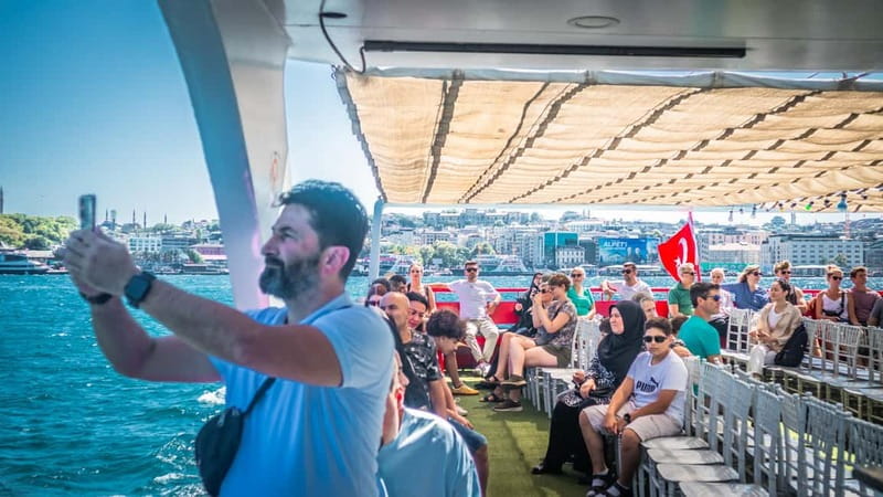 Istanbul: Bosphorus Sightseeing Cruise Tour with Audio Guide - Maiden’s Tower and the return to Eminönü