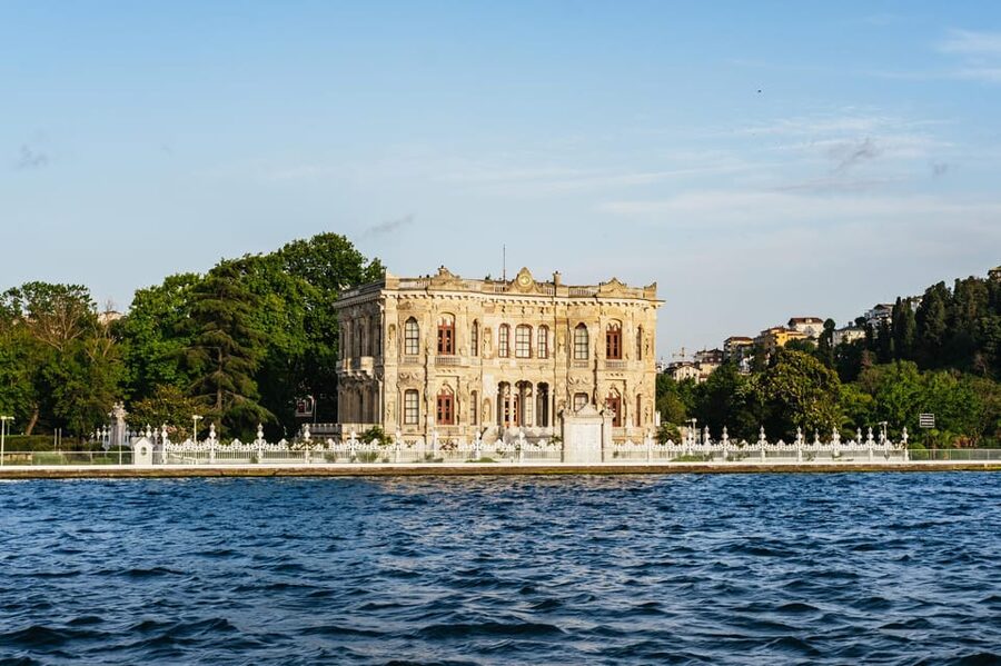 Istanbul: Bosphorus Sunset Cruise on a Luxury Yacht - The return through the Golden Horn and Galataport