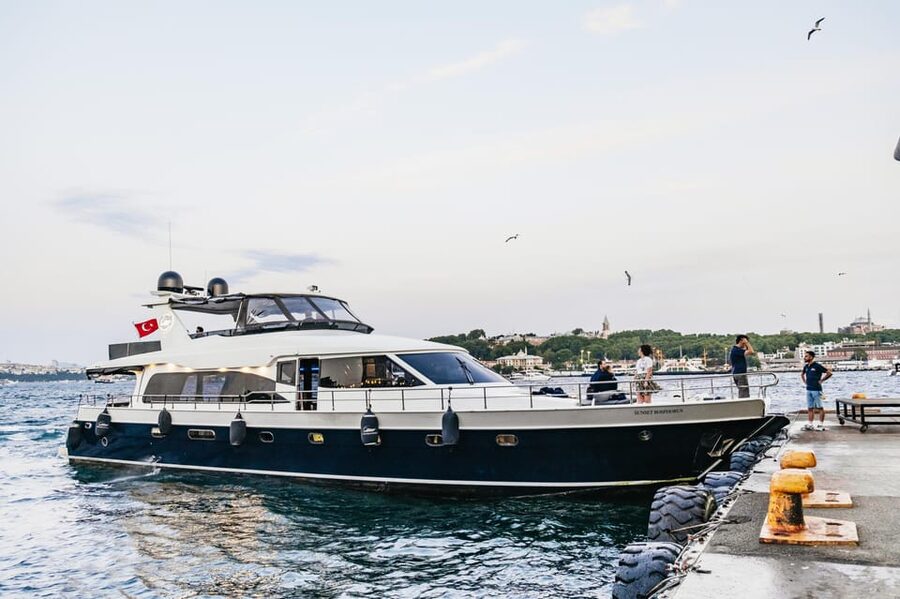 Istanbul: Bosphorus Sunset Cruise on a Luxury Yacht - Why Istanbul looks different from the Bosphorus