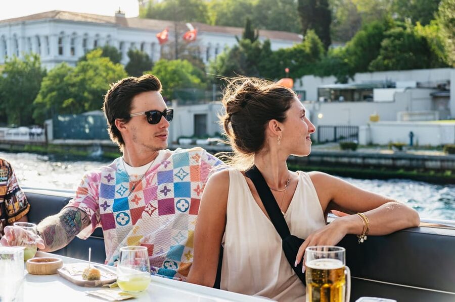 Istanbul: Bosphorus Sunset Cruise on a Luxury Yacht - Anatolian Fortress and Kucuksu Palace