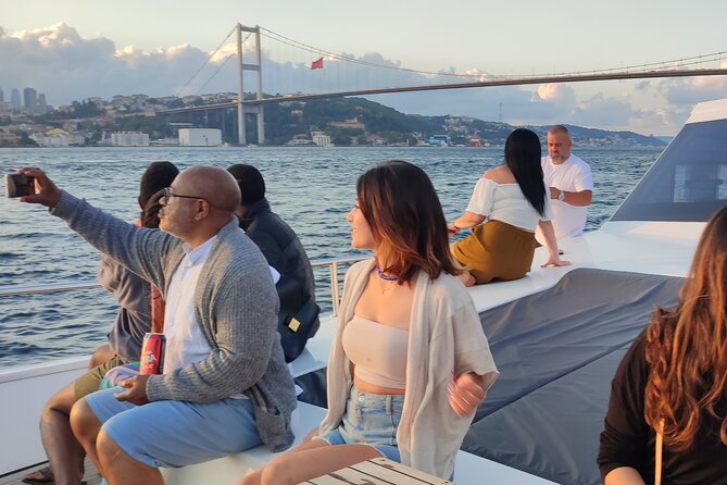 Istanbul Bosphorus Sunset Cruise on Luxury Yacht - Üsküdar and the Maiden’s Tower at sunset