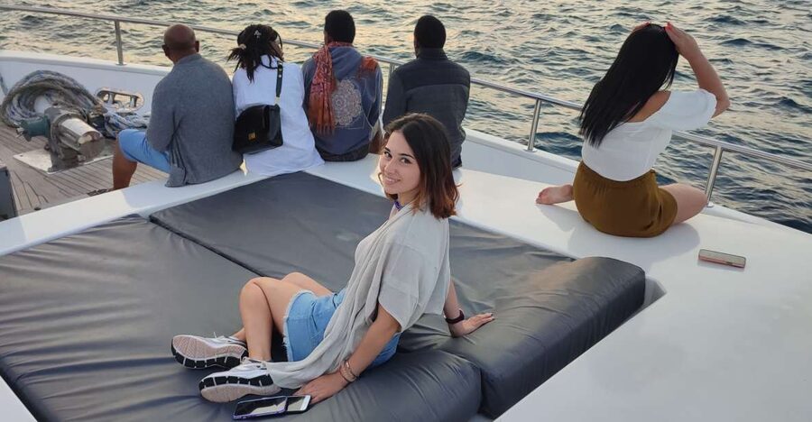 Istanbul: Bosphorus Sunset Cruise on Yacht with Live Guide - Starting at Kabataş with the city behind you