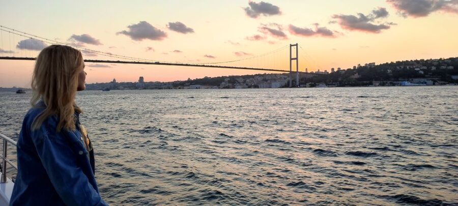 Istanbul: Bosphorus Sunset Cruise on Yacht with Live Guide - Rumeli Fortress and the Fatih Sultan Mehmet Bridge