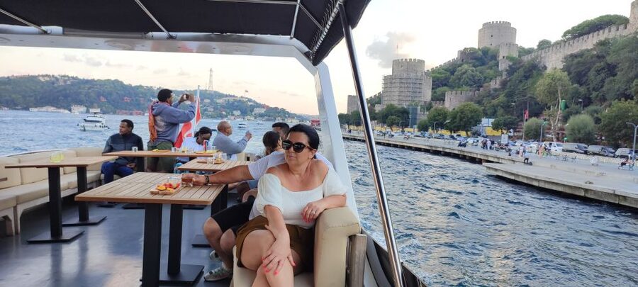 Istanbul: Bosphorus Sunset Cruise on Yacht with Live Guide - Beylerbeyi Palace and Maiden’s Tower at sunset