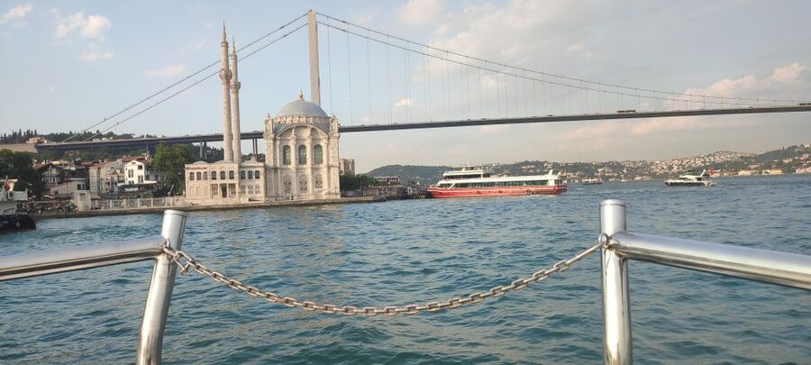 Istanbul: Bosphorus Sunset Cruise on Yacht with Live Guide - Topkapi Palace, Galata Bridge, and the return to Kabataş