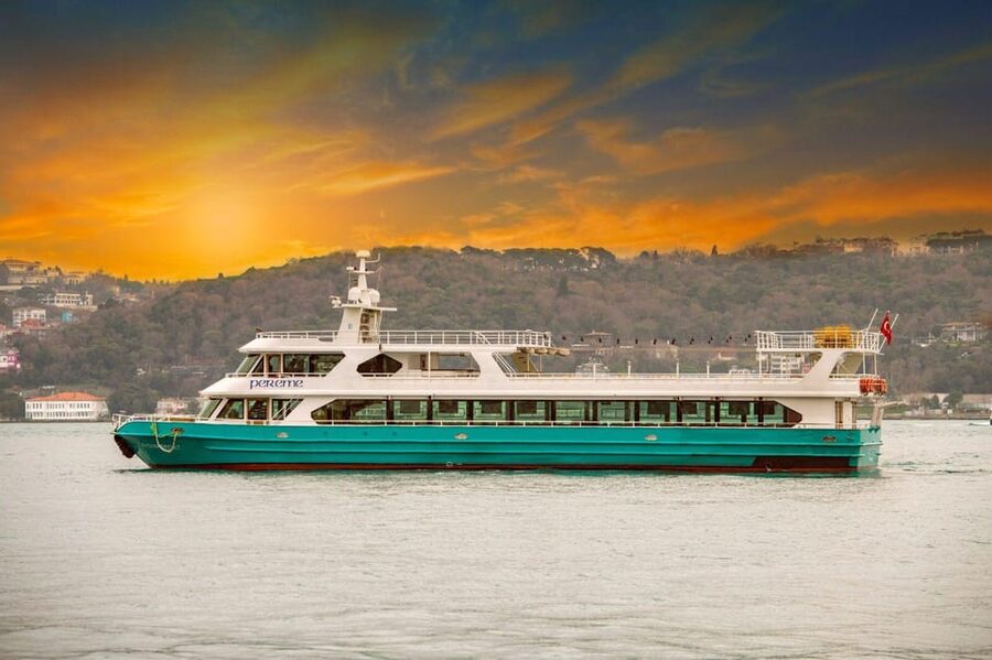 Istanbul: Bosphorus Sunset Cruise with Drinks & Snack - North toward Bebek and Rumeli Fortress
