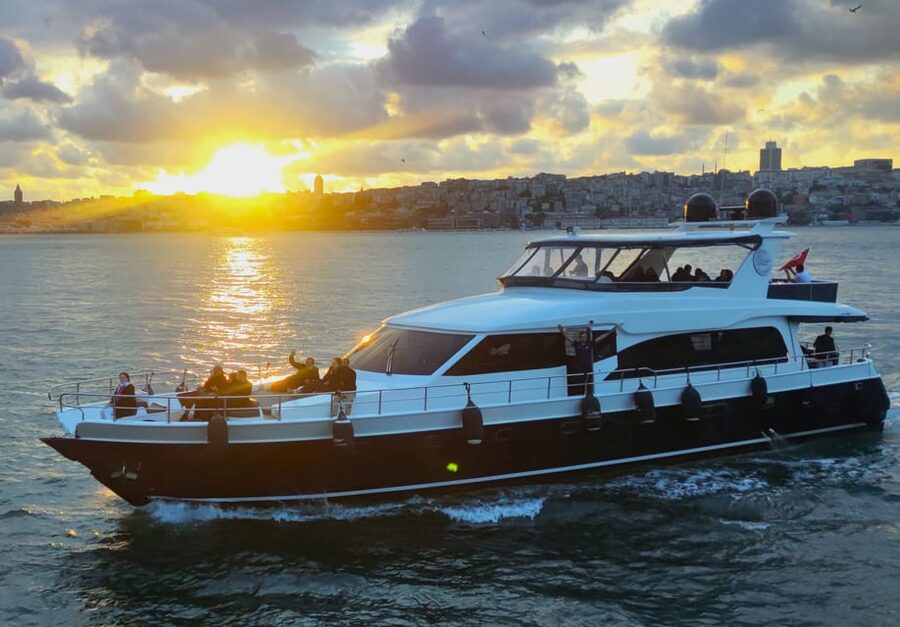 Istanbul: Bosphorus Sunset Yacht Cruise with Live Guide - The Asian shore: Anatolian Fortress to Beylerbeyi