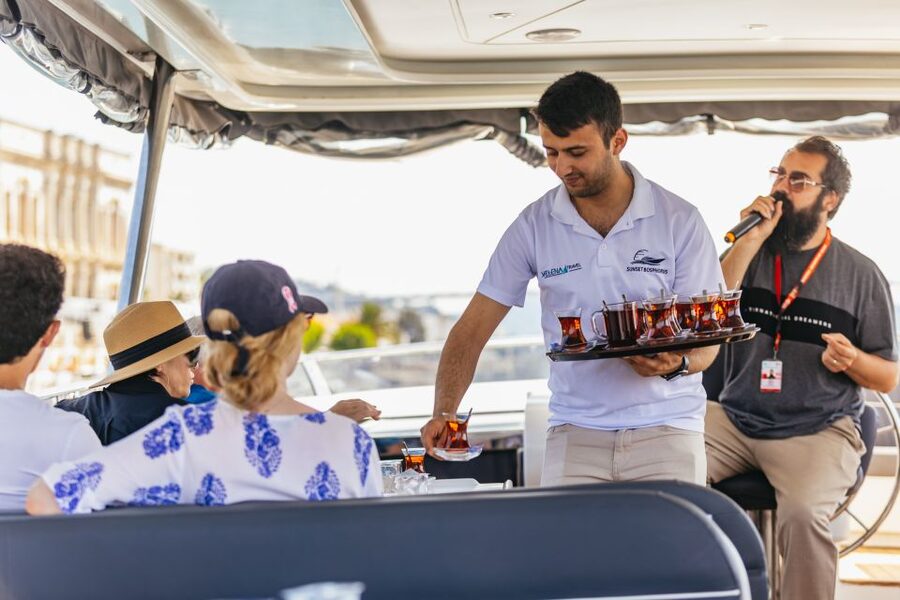 Istanbul: Bosphorus Yacht Cruise with Stopover on Asian Side - The guide and the pace of the commentary