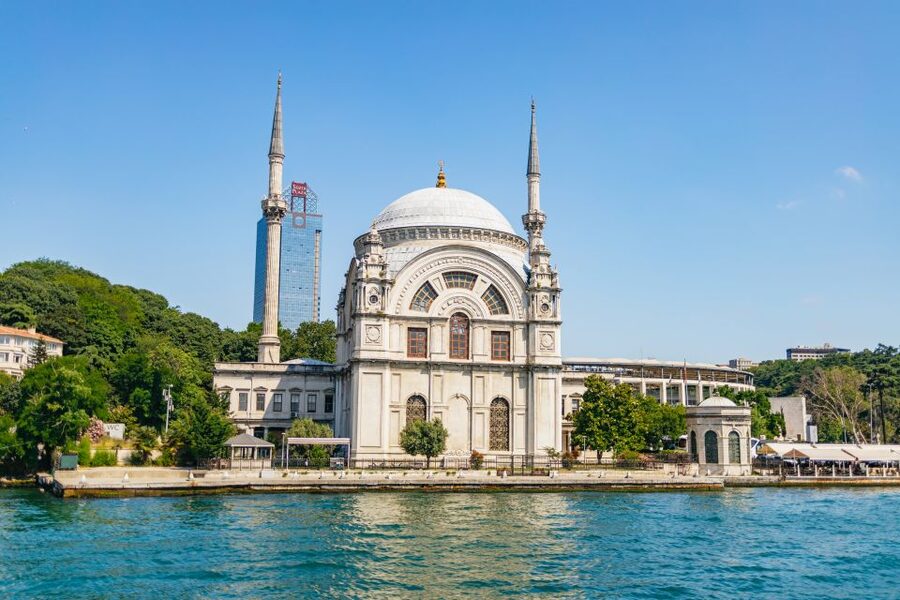 Istanbul: Bosphorus Yacht Cruise with Stopover on Asian Side - Why a Bosphorus cruise helps you understand Istanbul