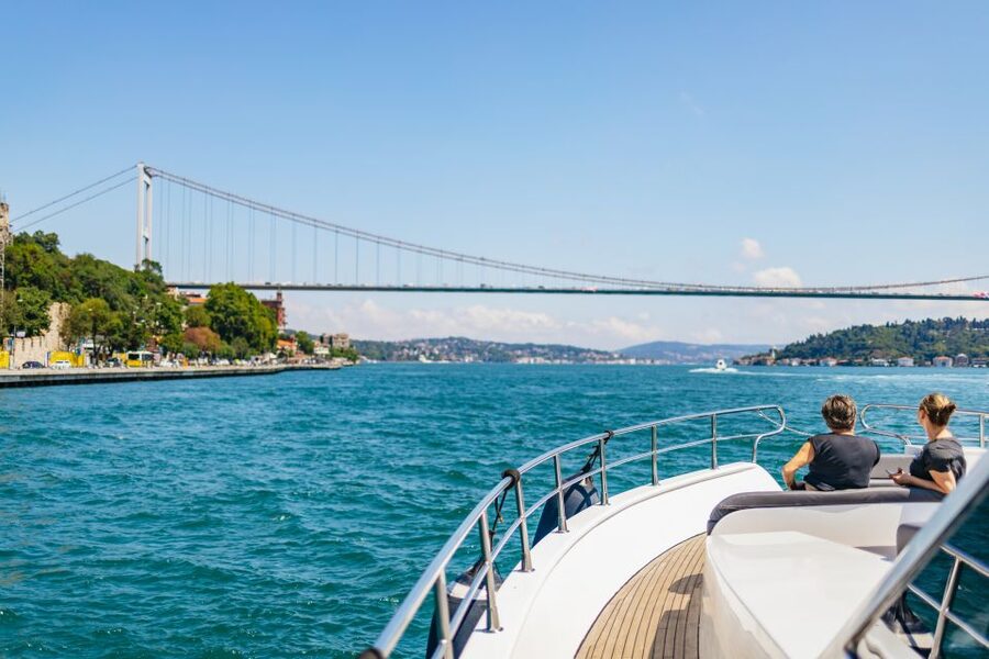 Istanbul: Bosphorus Yacht Cruise with Stopover on Asian Side - A comfortable yacht with space to choose your view