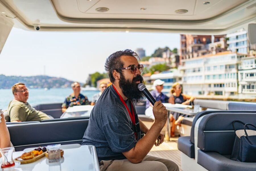 Istanbul: Bosphorus Yacht Cruise with Stopover on Asian Side - Rumeli Fortress and the second great bridge
