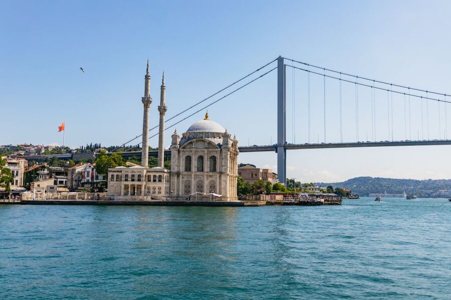 Istanbul: Bosphorus Yacht Cruise with Stopover on Asian Side - Kanlica: a brief taste of the Asian side