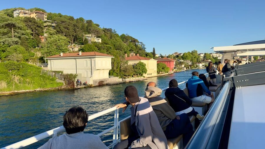 Istanbul: Daytime or Sunset Sightseeing Cruise & Audio Guide - How much value do you get for about $8?