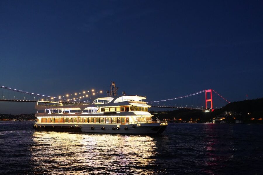 Istanbul: Dinner Cruise and Entertainment with Private Table - Beylerbeyi Palace and Maiden’s Tower