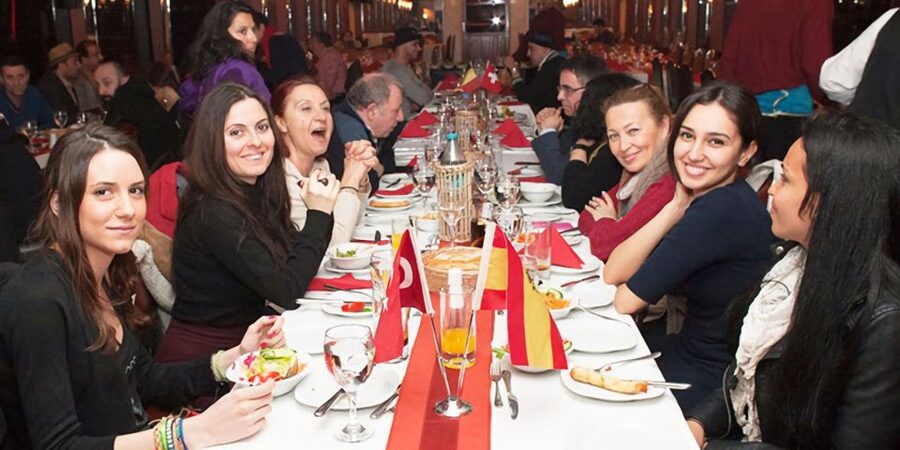 Istanbul: Dinner Cruise on the Bosphorus - What arrives on your dinner plate