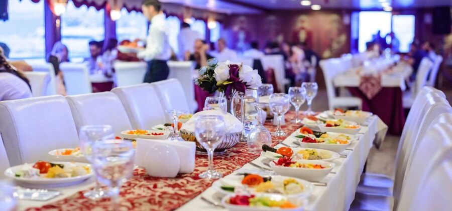 Istanbul: Dinner Cruise on the Bosphorus - How crowded and comfortable is the boat?