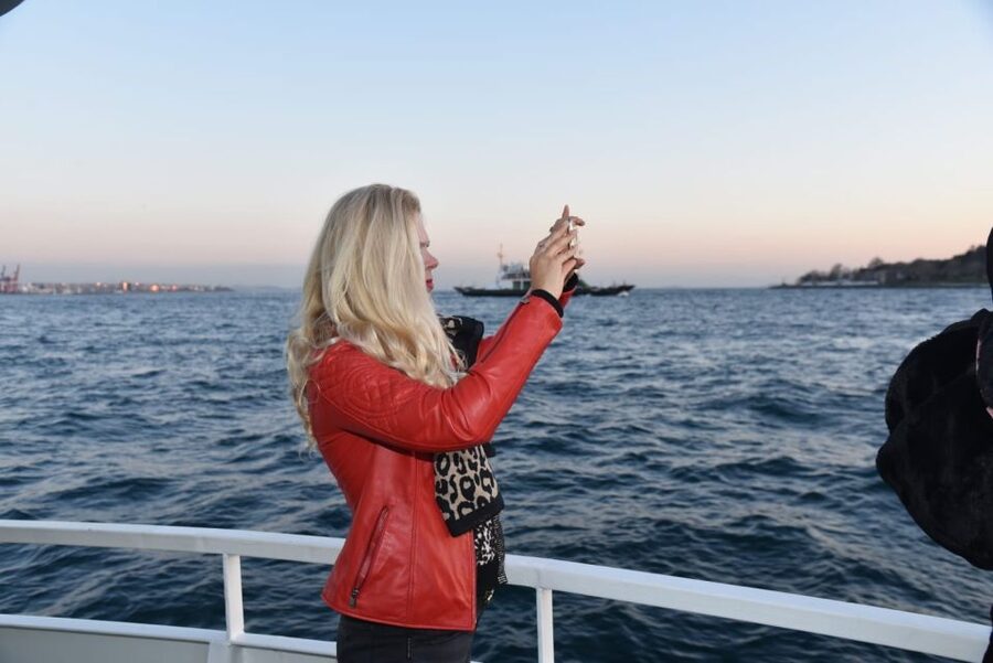 Istanbul: Explore Bosphorous on a Sunset Boat Cruise - The Asian coast and Beylerbeyi’s one-hour pause