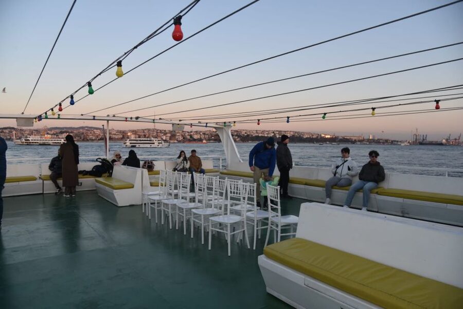 Istanbul: Explore Bosphorous on a Sunset Boat Cruise - Tea, snacks, Wi-Fi, and the onboard atmosphere
