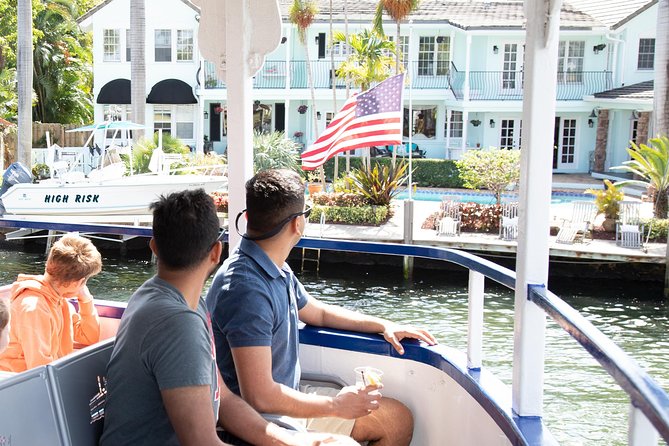 Jungle Queen Riverboat 90-Minute Narrated Sightseeing Cruise in Fort Lauderdale - Food, Drinks, and the Before-or-After Routine