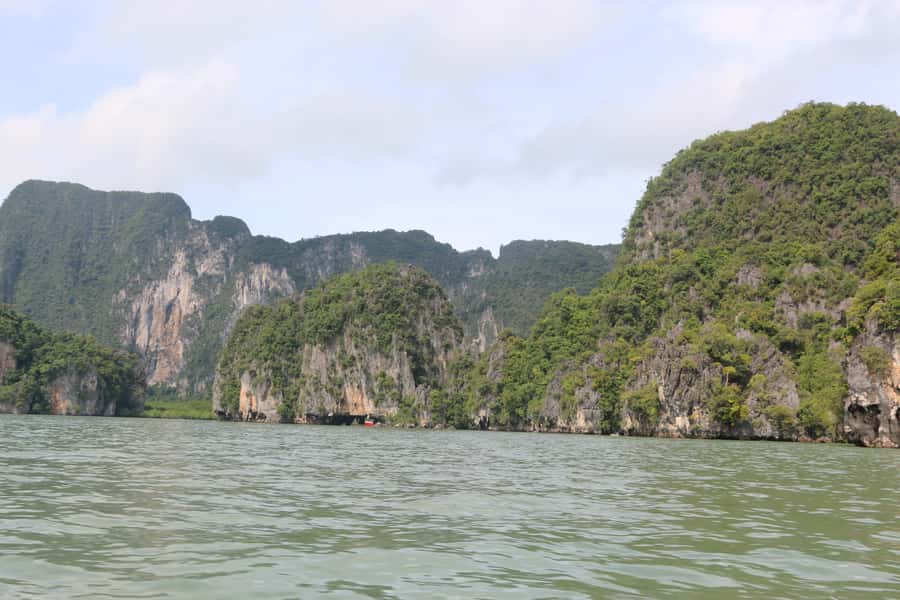 Khao Lak: Phang Nga Bay & James Bond Island by Longtail Boat - Koh Panyi: lunch and life over the water