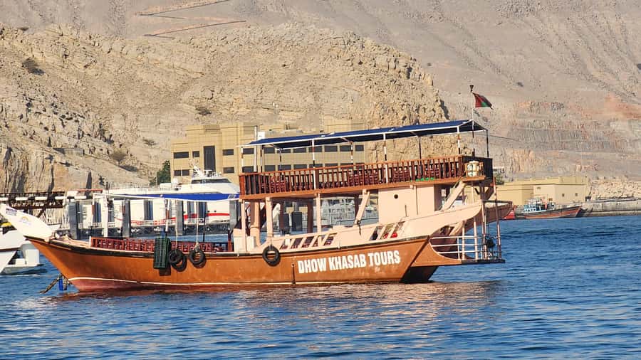 Khasab: Half-Day Dhow Cruise, Dolphin Watching, & Snorkeling - The First Hour: Quiet Water and Musandam Cliffs