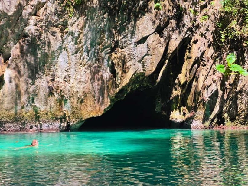 Ko Lanta: 4 Islands Snorkeling Tour by Longtail Boat - What to bring for a less soggy day