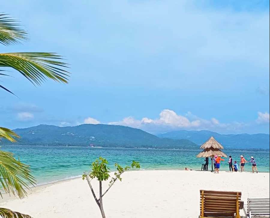 Ko Samui: Pig Island Snorkeling and Koh Tan Speedboat Tour - Lunch, drinks, and the beach restaurant