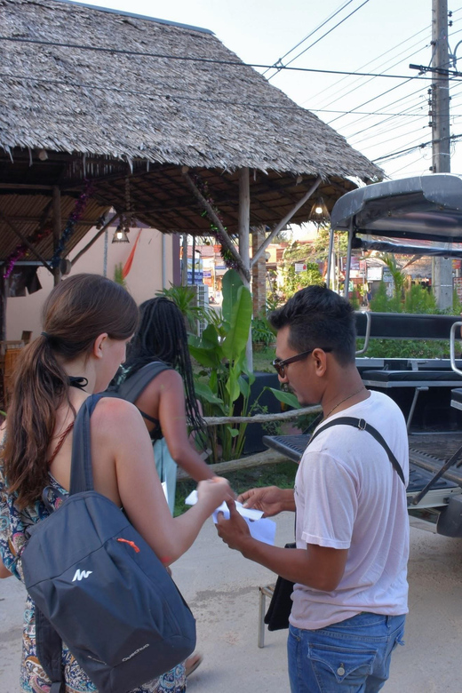 Koh Lanta: 4 Islands and Emerald Cave Tour by Longtail Boat - What the $35 price really buys you